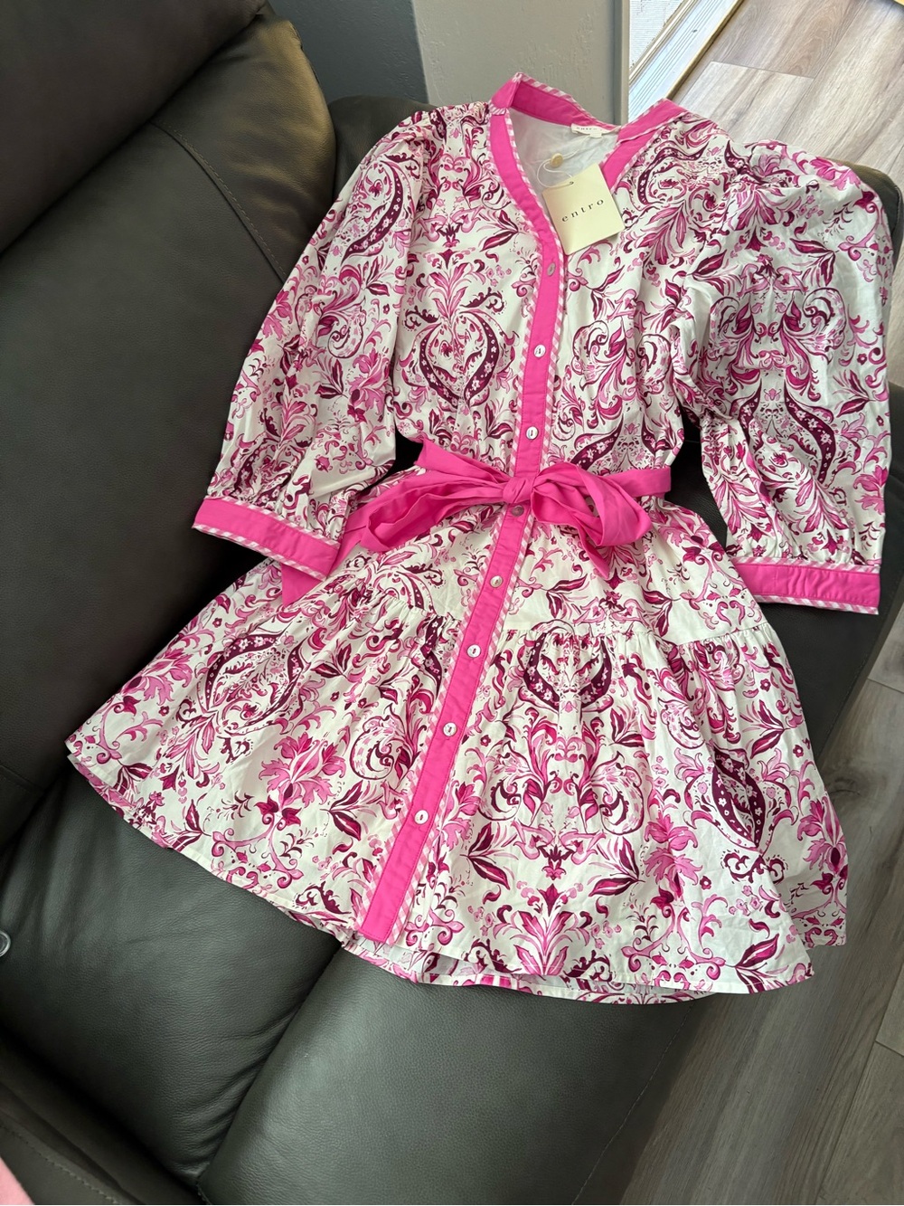 ❤️ New entro Pink and White Floral Button-Front Dress with Sash it has pockets